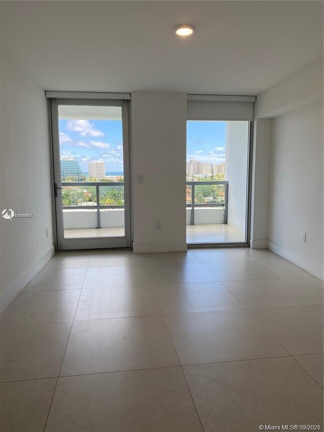 Foto del edificio - 9261 E Bay Harbor Dr