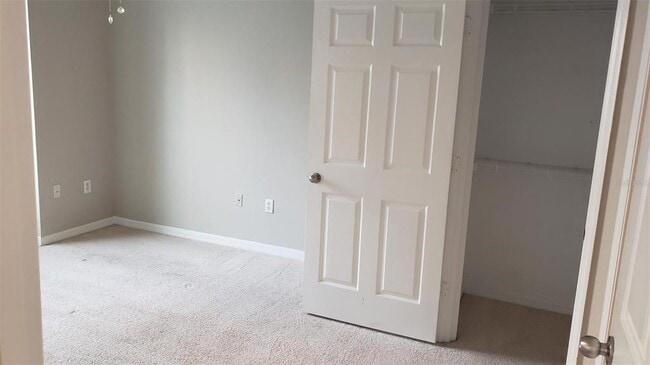 Foto del edificio - 2000 Erving Cir