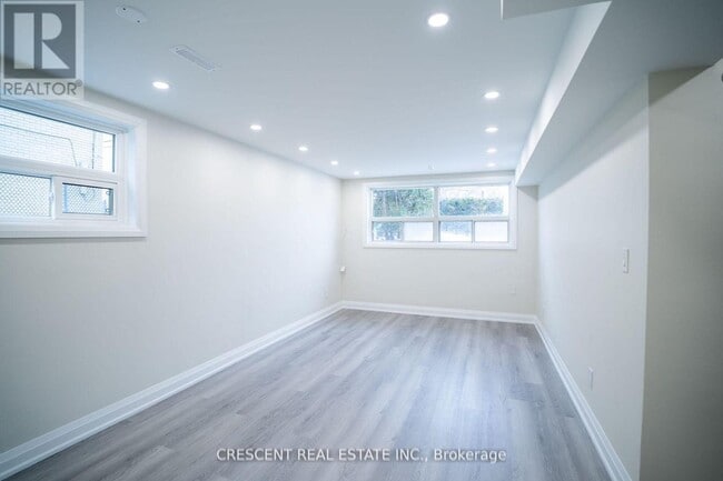 Building Photo - 19 Queen St W