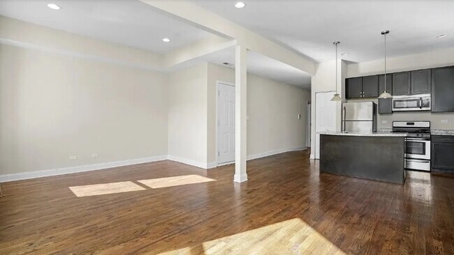 Foto del edificio - 4542 S Indiana Ave