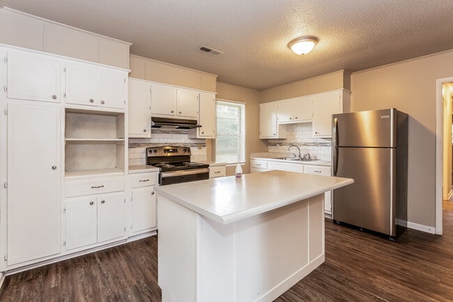 Foto del edificio - 1011 Hillwood Dr SW
