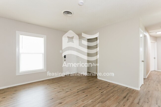 Foto del edificio - 922 W 54th St