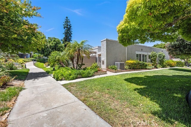 Building Photo - 2272 Via Mariposa E