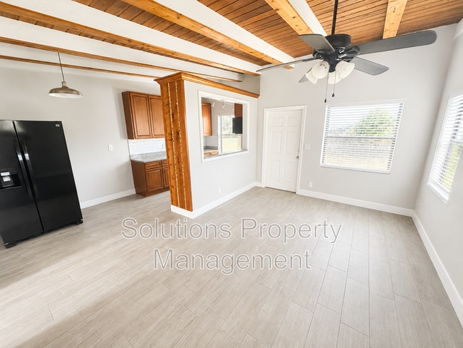 Building Photo - 1606 S Miramar Ave