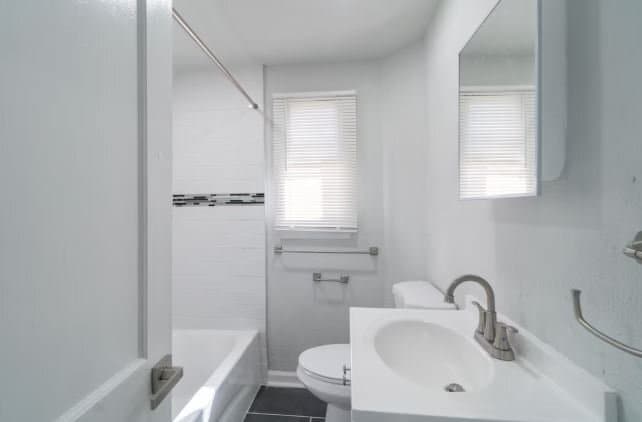 Building Photo - 124 Yorke St