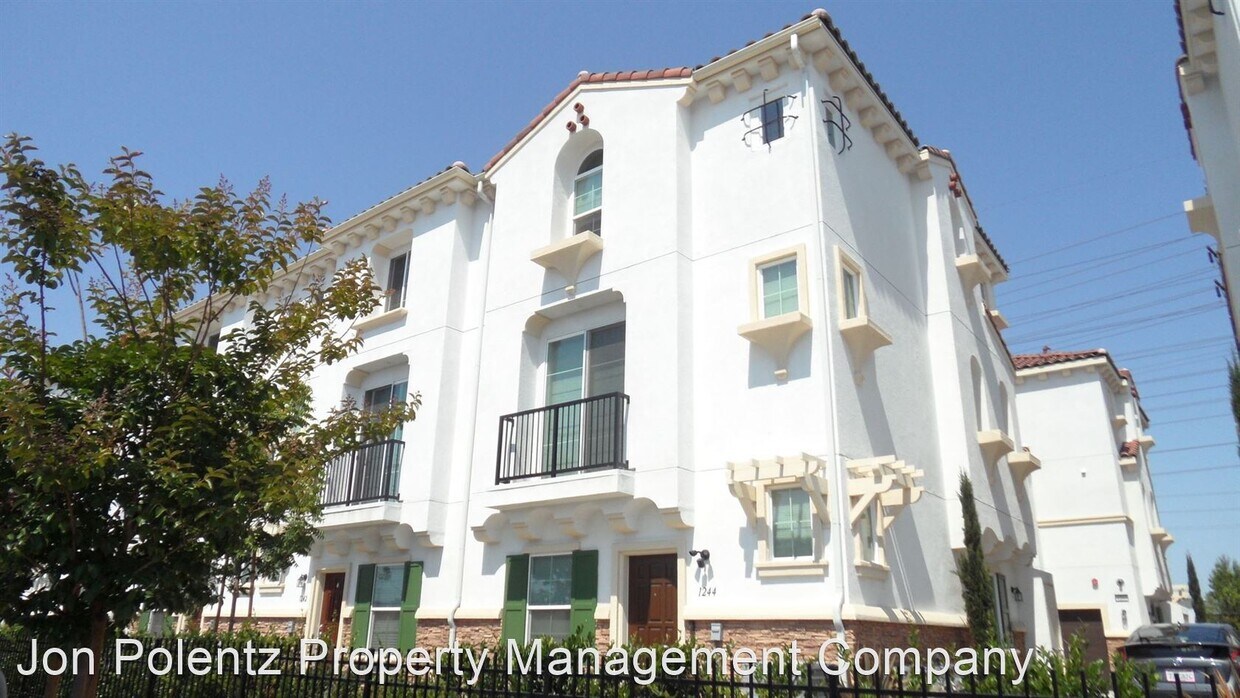 Primary Photo - 2 br, 2.5 bath House - 1244 S. Macduff St.