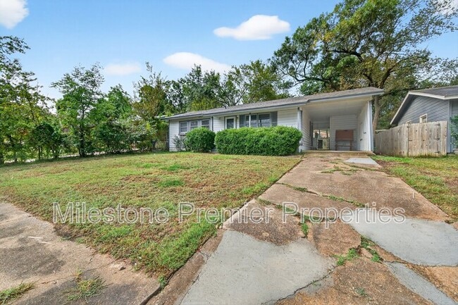 Foto del edificio - 1112 Redbud Rd