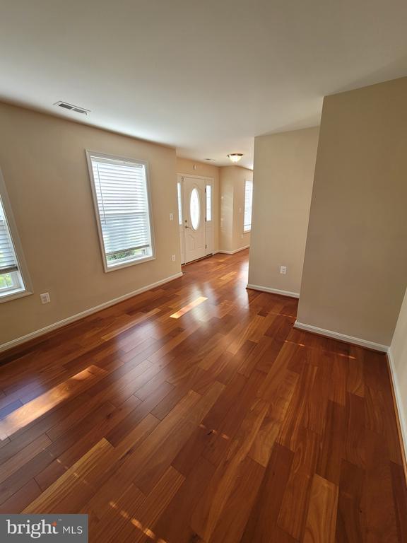 Foto del edificio - 141 Jefferson Rd