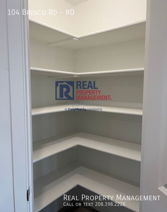 Building Photo - 3 Bedroom 1 Bath Apartment - Fiber Interne...