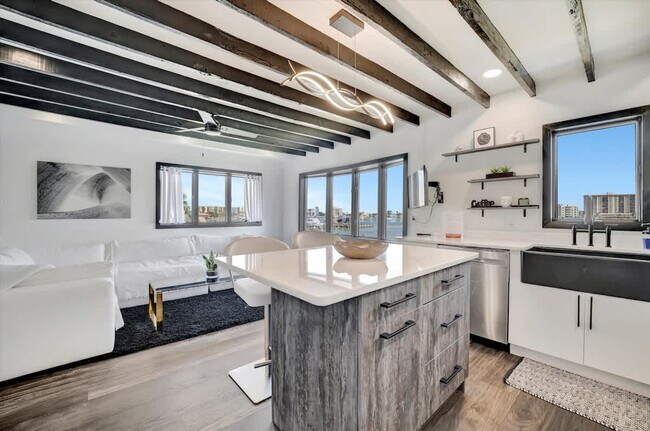 Foto del edificio - 483 E Shore Dr