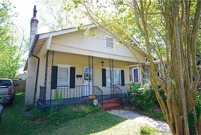 Building Photo - 313 S 15th St