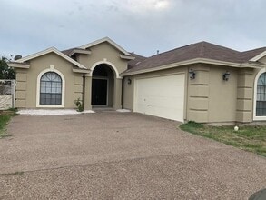 Building Photo - 704 Lapis Ln