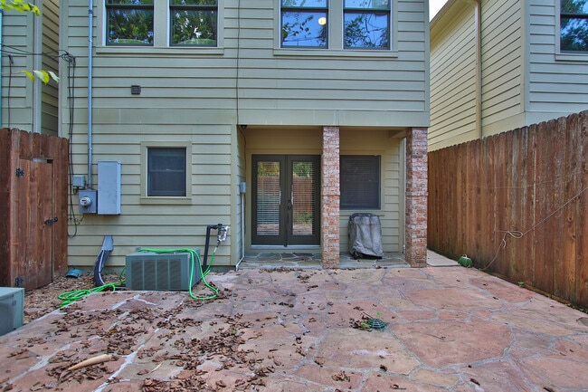 Building Photo - 5012 Blossom St