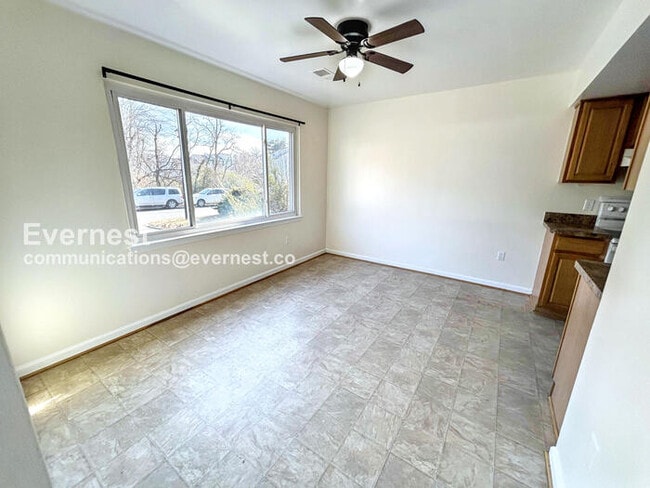 Foto del edificio - 3 Bed/2 Bath Townhome with Off-Street Parking / Pet-Friendly / Available Now!