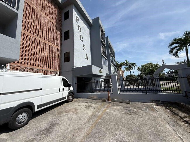 Foto del edificio - 6055 W 19th Ave