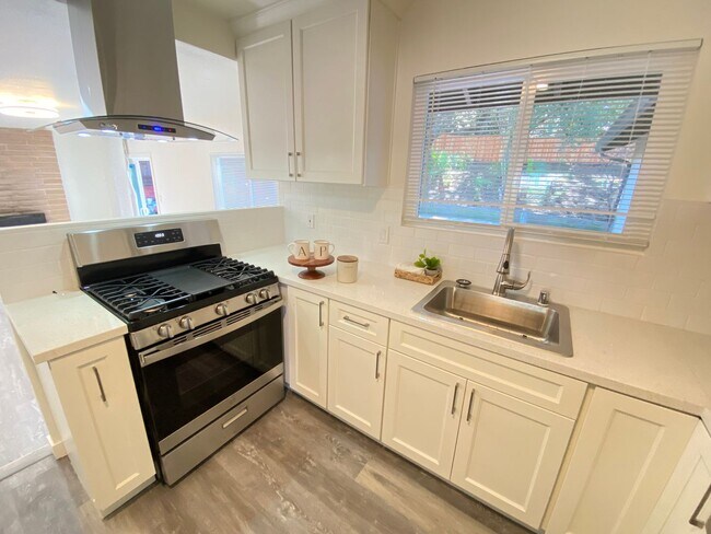 Photo - Advent - Large & Beautiful Home W/ Two Car...