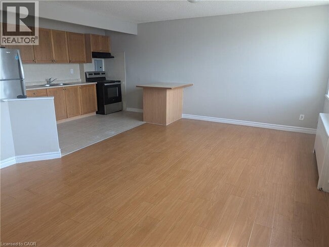 Building Photo - 468 Ottawa St N