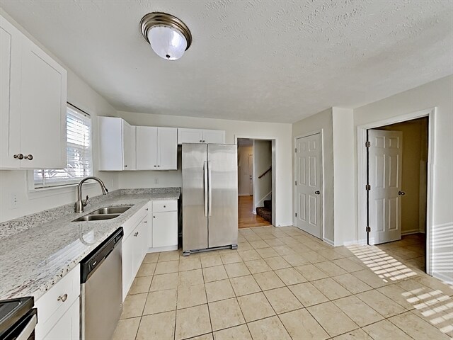 Building Photo - 4072 Pineorchard Place