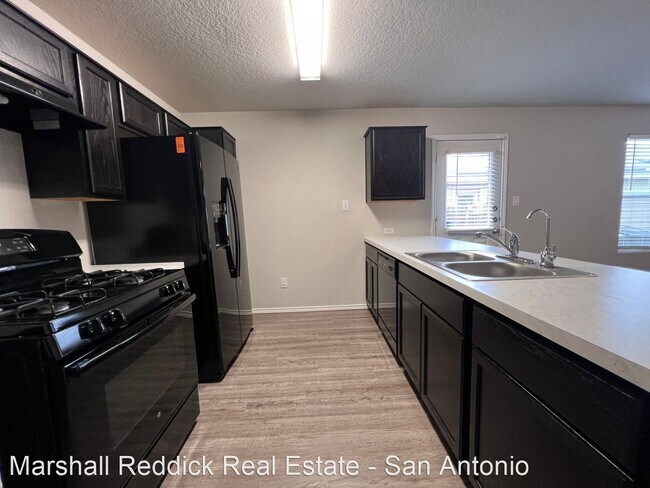 Foto del edificio - 3 br, 2 bath House - 4910 Everett Loop