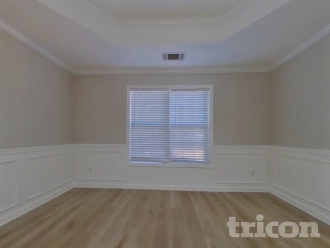 Building Photo - 890 Georgian Hills Dr