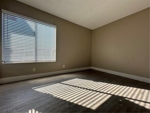 Building Photo - 1467 Hialeah Dr