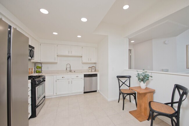 Building Photo - 14347 Albers St