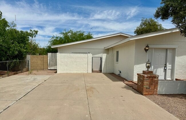 Building Photo - Nicely updated Marlette Estates home with pool, 3 beds, 2 baths. Features tile wood floors, firep...