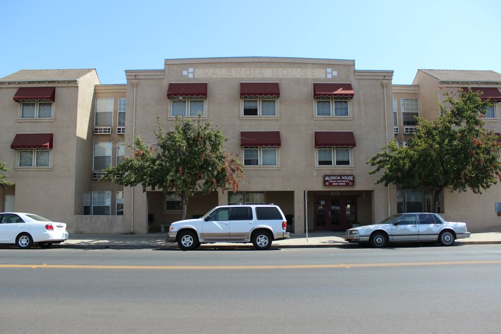248 N Valencia Blvd Unit 106, Woodlake, CA 93286 Apartments in