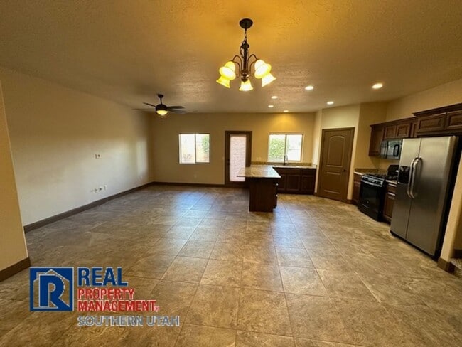 Building Photo - Washington Townhome