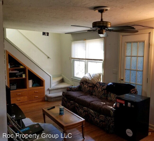 Building Photo - 3 br, 1 bath House - 192 Bronx Dr