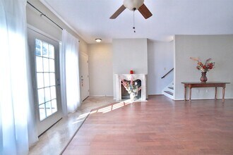 Building Photo - 532 Wilcrest Dr