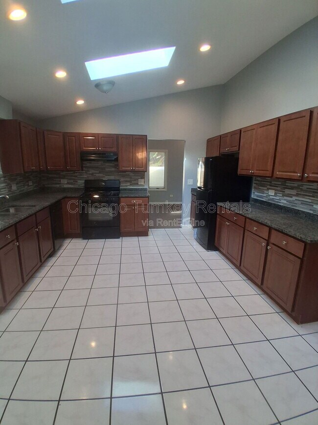 Foto del edificio - 1204 E 166th Pl