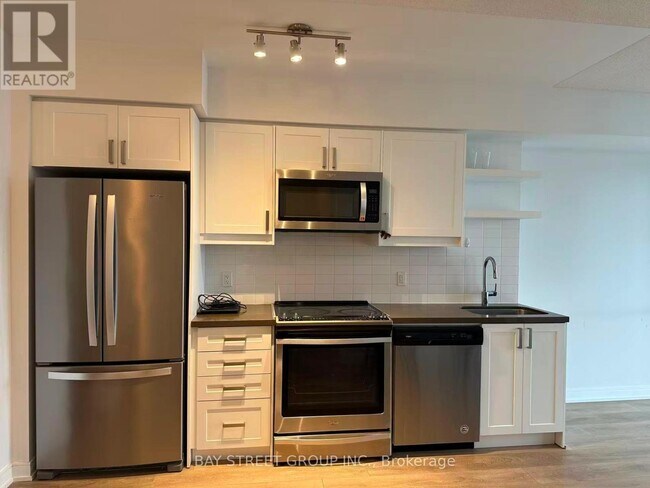 Building Photo - 50 Wellesley St E