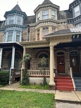 Building Photo - 118 Windsor St