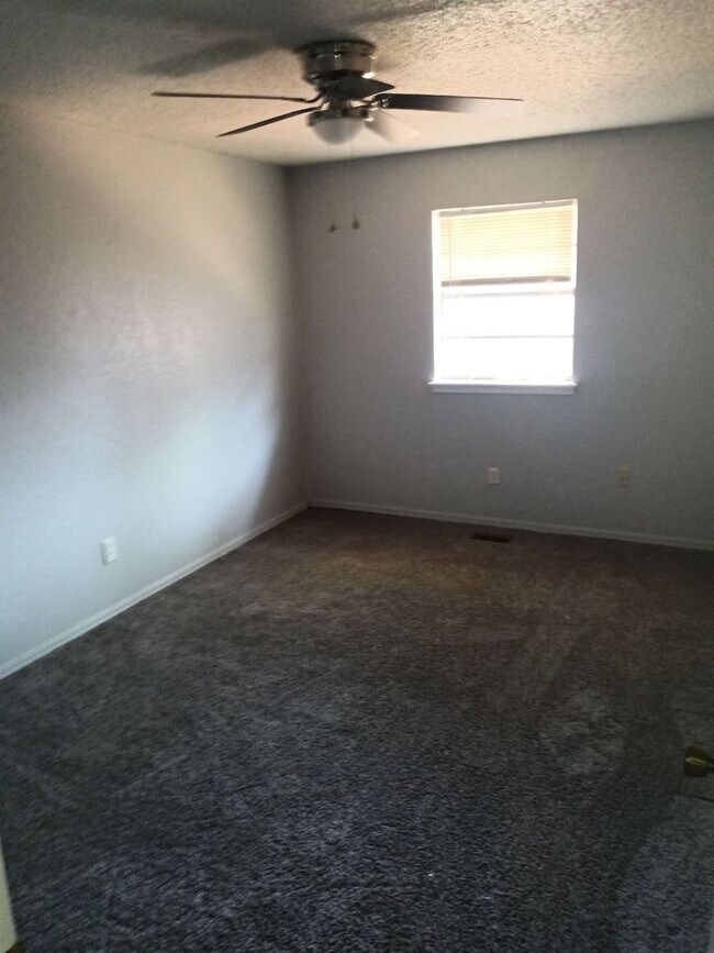 Foto del edificio - 9914 Larkspur Ln