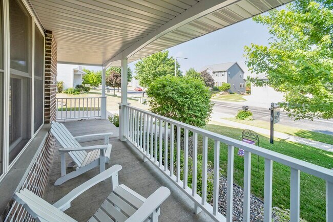 Building Photo - 1106 Tamarack Way