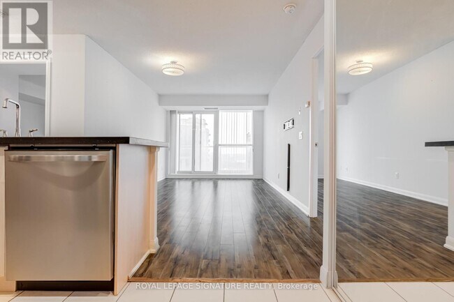 Photo du bâtiment - 4968 Yonge St