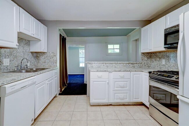 Building Photo - 5632 Community Dr