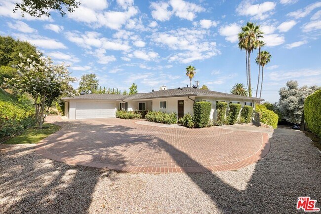 Building Photo - 16324 Mandalay Dr