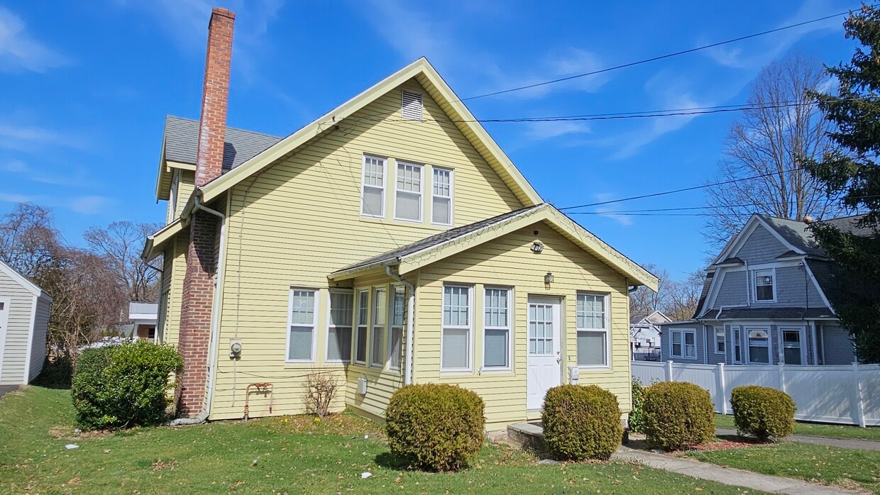 195 Toms Rd, Stamford, CT 06906 House Rental in Stamford, CT