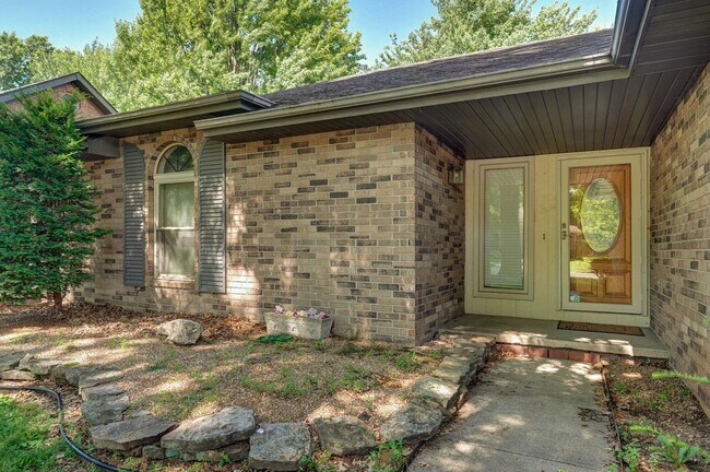 Building Photo - Charming 3 Bed | 2 Bath Home with Beautiful Outdoor Living