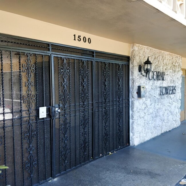 Foto del edificio - 1500 NE 127th St