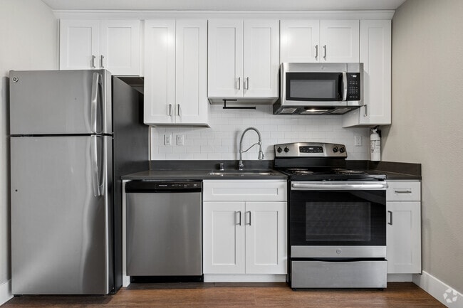 1BR, 1BA - 480SF - Kitchen - Access @ Rohnert Park
