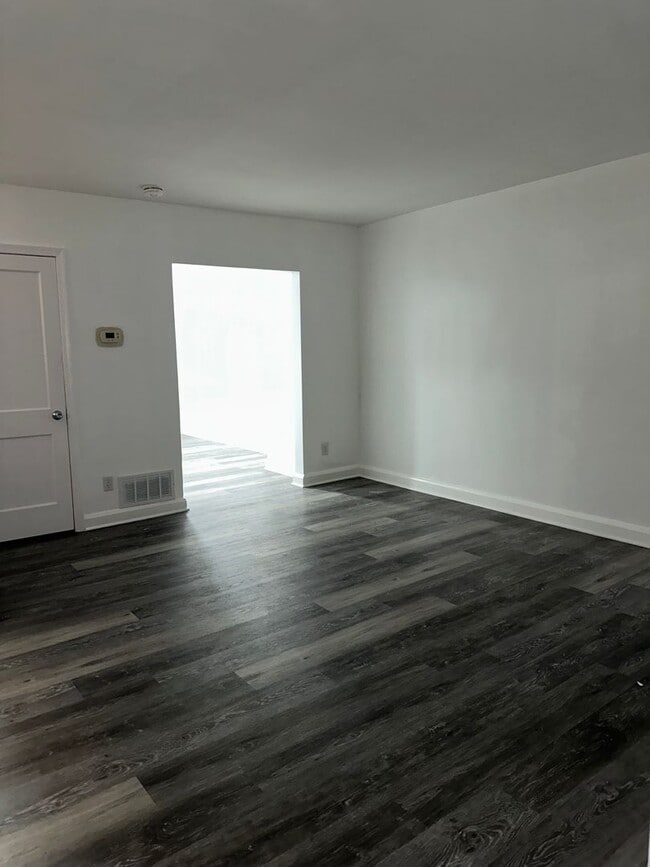 Foto del edificio - Spacious Home Available for Rent! Newly Re...