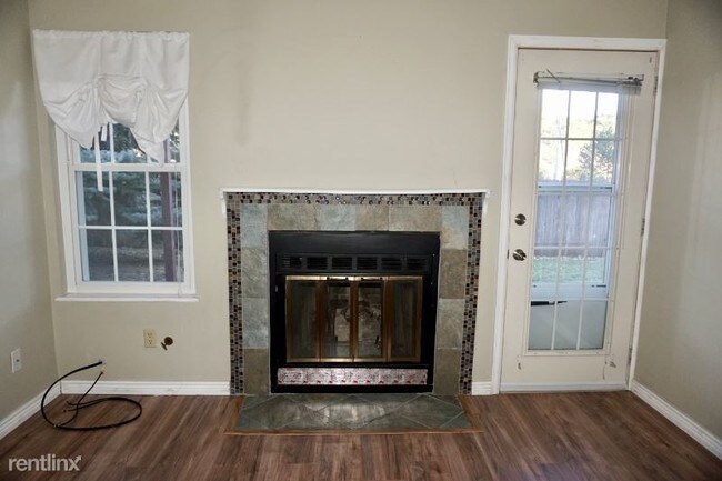 Building Photo - 2 br, 2 bath Townhome - 2109 Troy Ct
