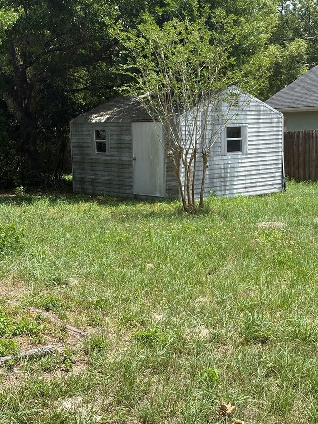 Building Photo - Cute Mt Dora Home, Great location. Many up...