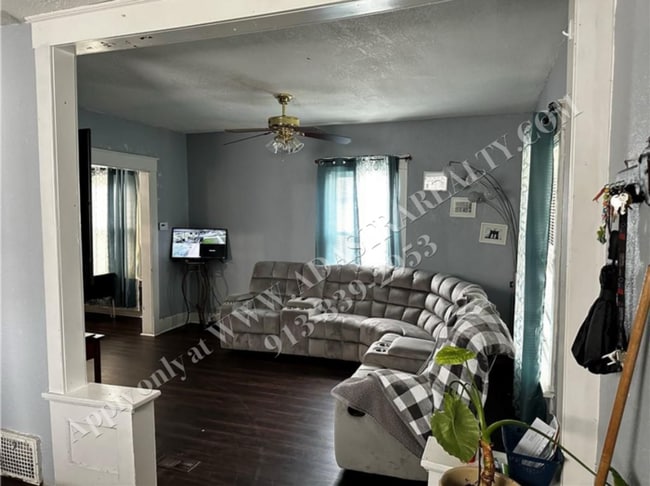 Building Photo - Cozy 3 Bed 1 Bath Home in KCK-Coming SOON!!