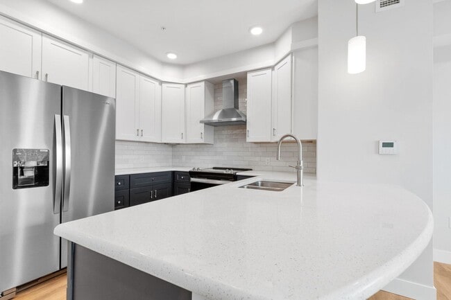 Photo - 903 Main St Apartment