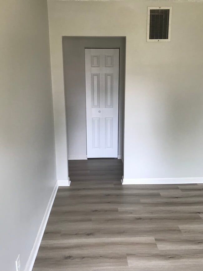 Living Room 2 with hallway to bedrooms - 2217 Saint Paul St