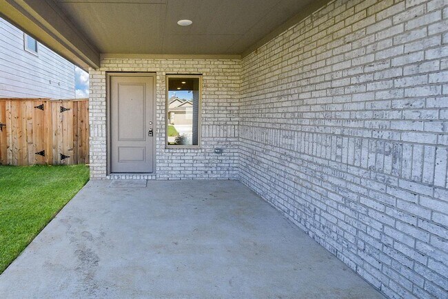 Building Photo - 1542 San Sebastien Dr
